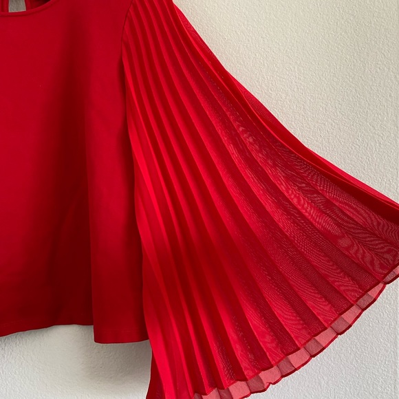 W5 Red Bell Sleeve Top Size Small - Picture 3 of 6